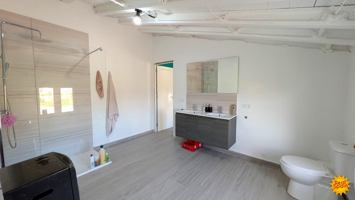 Bathroom at Cortijo Salud with bath, basin and toilet