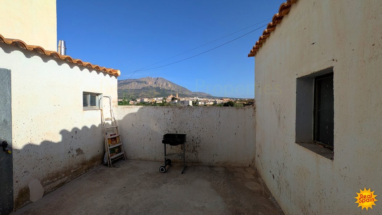 Walled patio at Cortijo Salud with simple outdoor seating